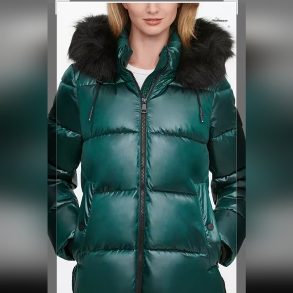 DKNY NWT Forest Green Puffer Style Short Jacket, Faux Fur Trim Hood, S
